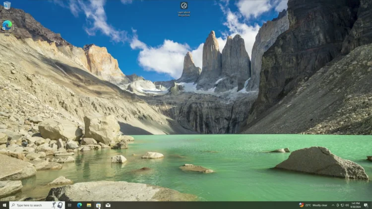 Screenshot of the Windows 10 desktop before opening the Microsoft Store
