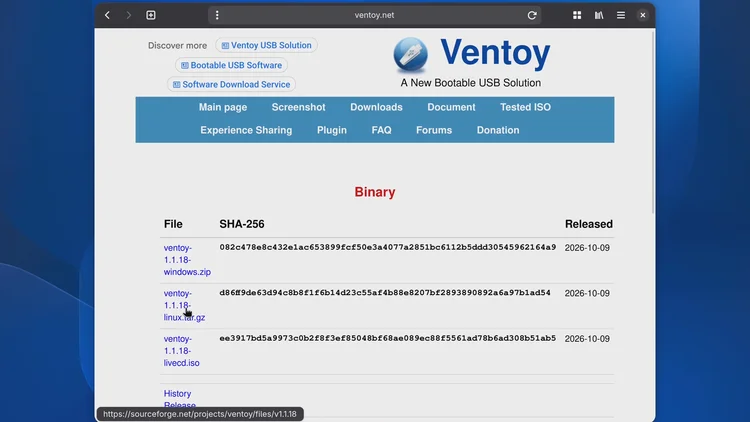 The ventoy.net download page listing the Windows zip, the linux.tar.gz and the livecd.iso files, with the pointer on the linux.tar.gz file.