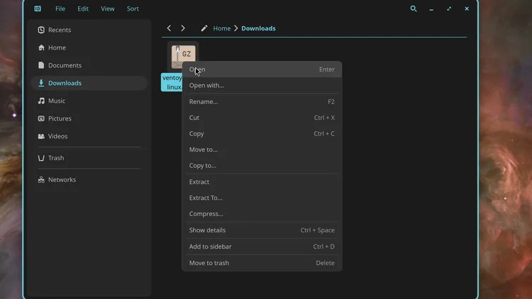The file manager in the Downloads folder with the right-click menu open on the linux.tar.gz file, showing Open, Extract and Extract To.