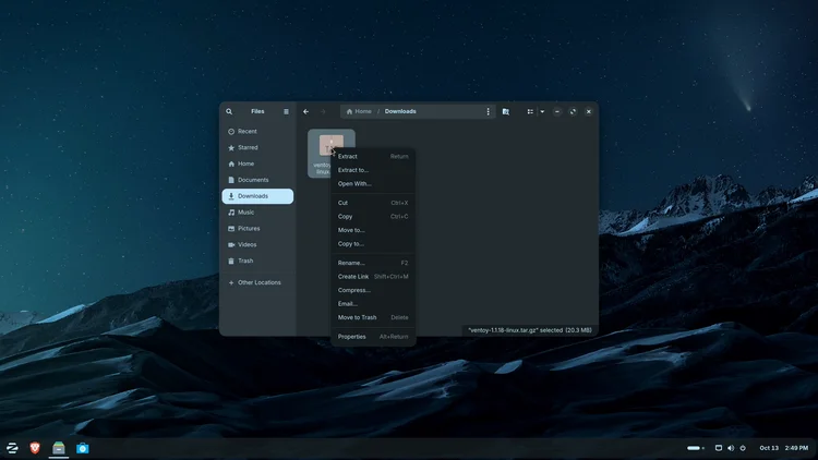 The file manager in the Downloads folder with the right-click menu open on the linux.tar.gz file and Extract at the top of the menu.