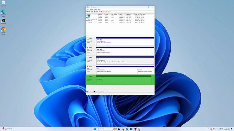 Disk Management window showing Disk 4 as 476.94 GB unallocated space ready to be formatted.